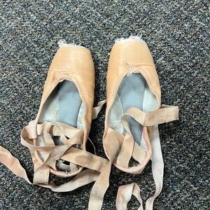 Stinky pointe shoes OLD WORN STINKY